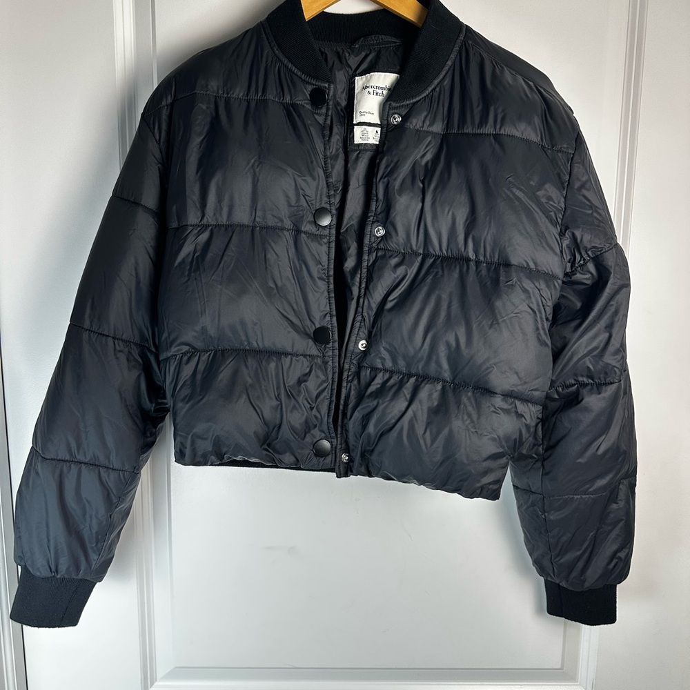 Abercrombie & Fitch Black Cropped Puffer Jacket – Women’s Small - Picture 3 of 8